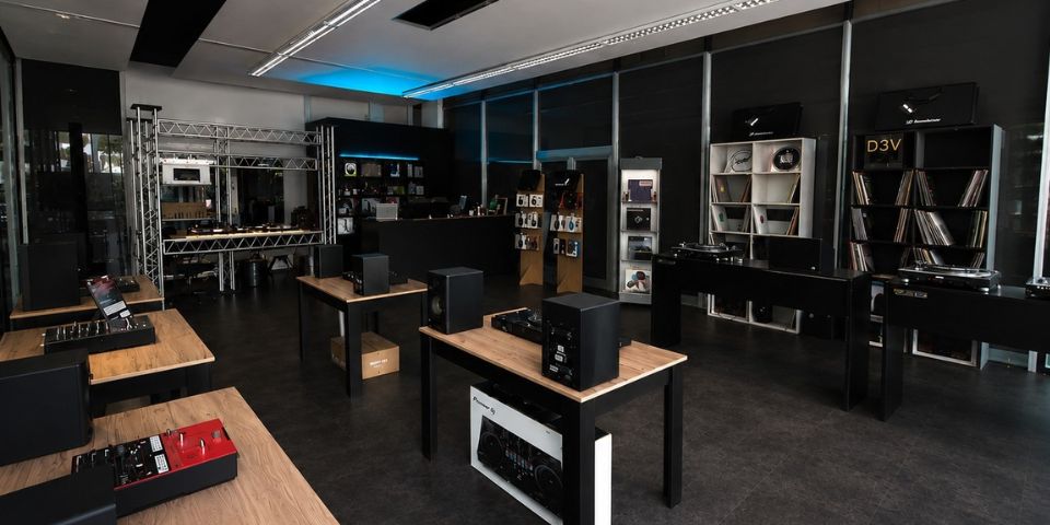 UGROOVES - NOVO POGLAVJE - Otvoritev DJ shopa v centru Maribora